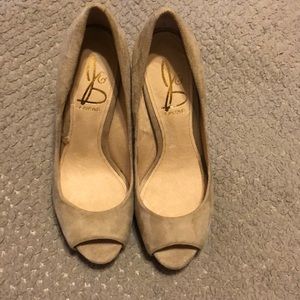 Gray black and white ladies heel. Joan&David